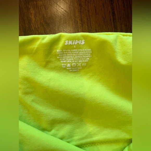 NWT SKIMS Bright Yellow Fitted Top – Size S - Picture 7 of 9